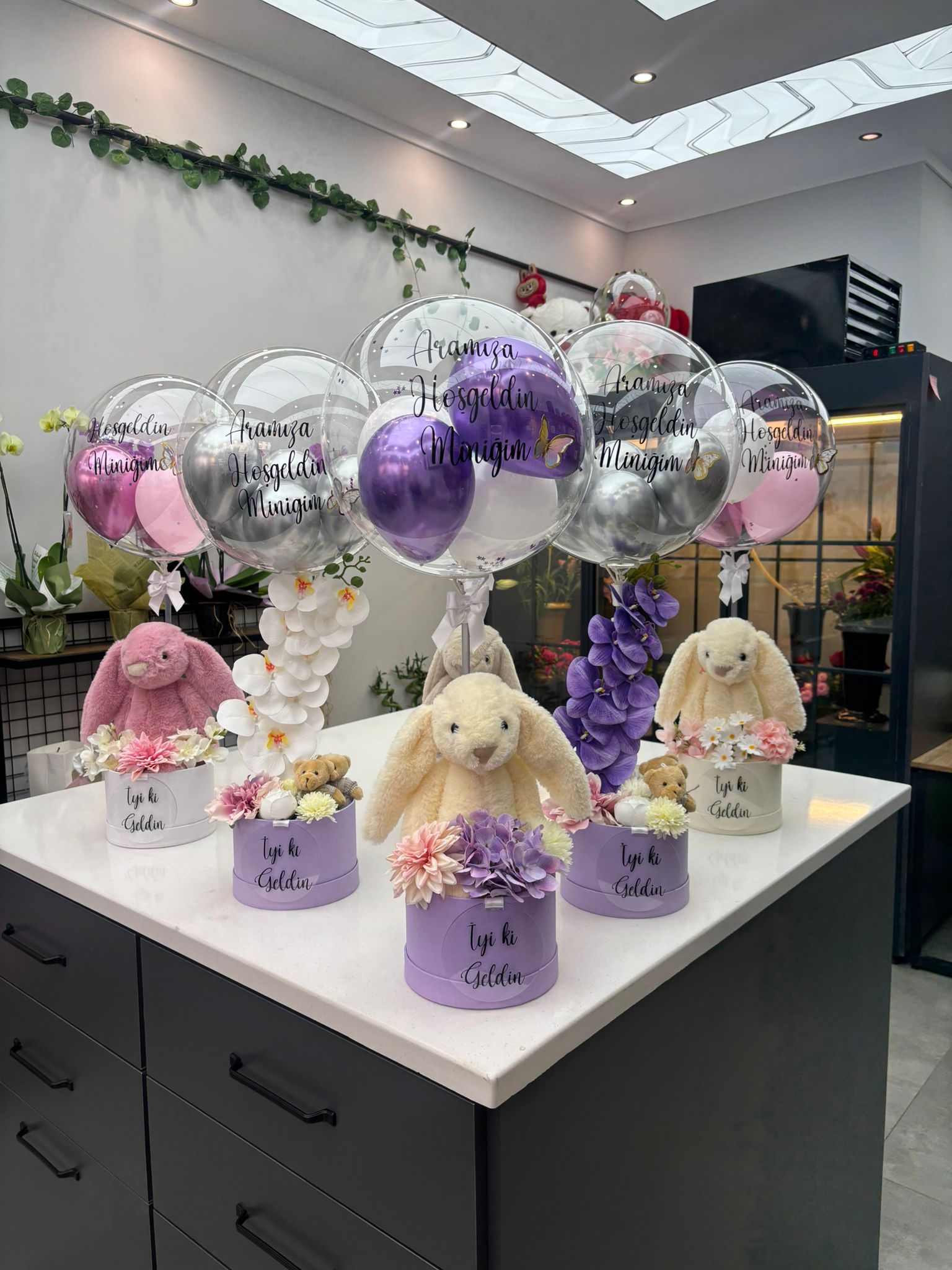 ÇANKAYA DİKMEN ÇİÇEKÇİ FLOWERS LOCALE | ARABA SÜSLEME | İSTEME ÇİÇEĞİ | İSTEME ÇİKOLOTASI | ÖZEL GÜN BUKETLERİ